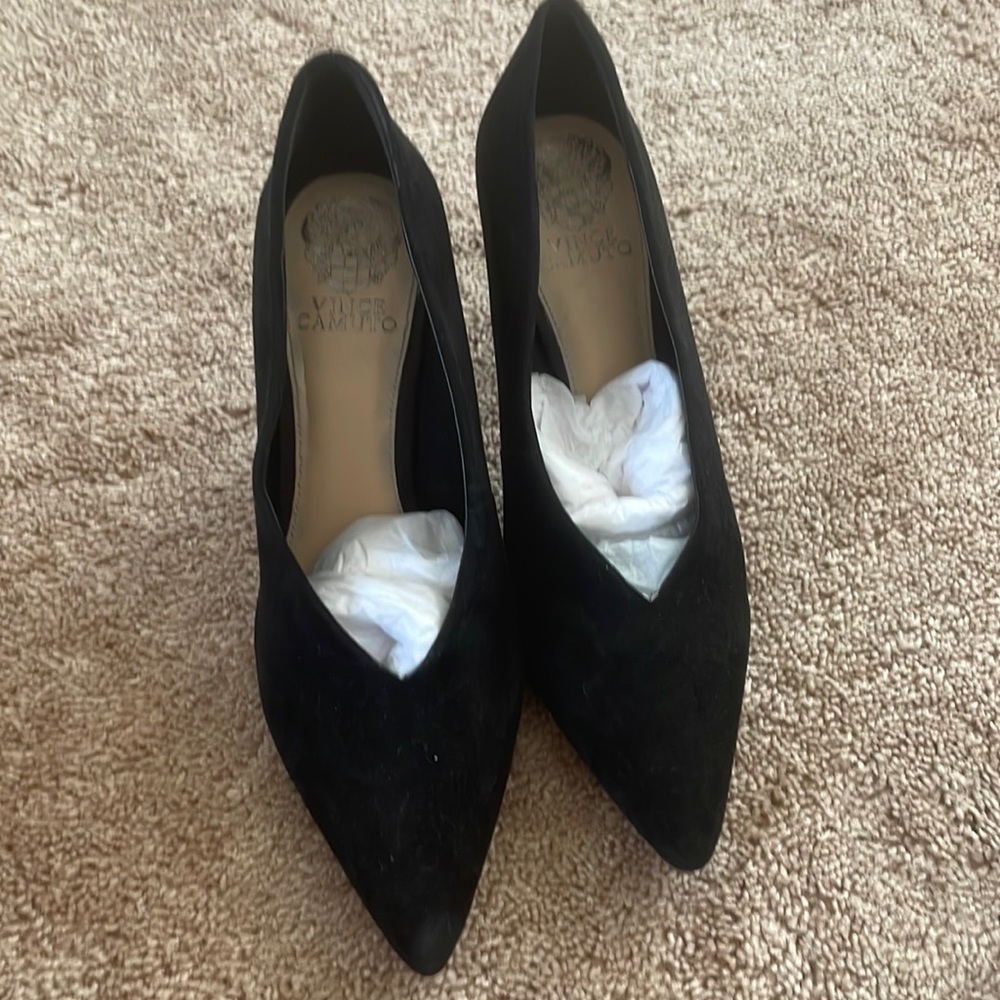 Nearly new Black suede Pumps